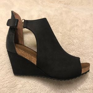 Peep-toe Wedge